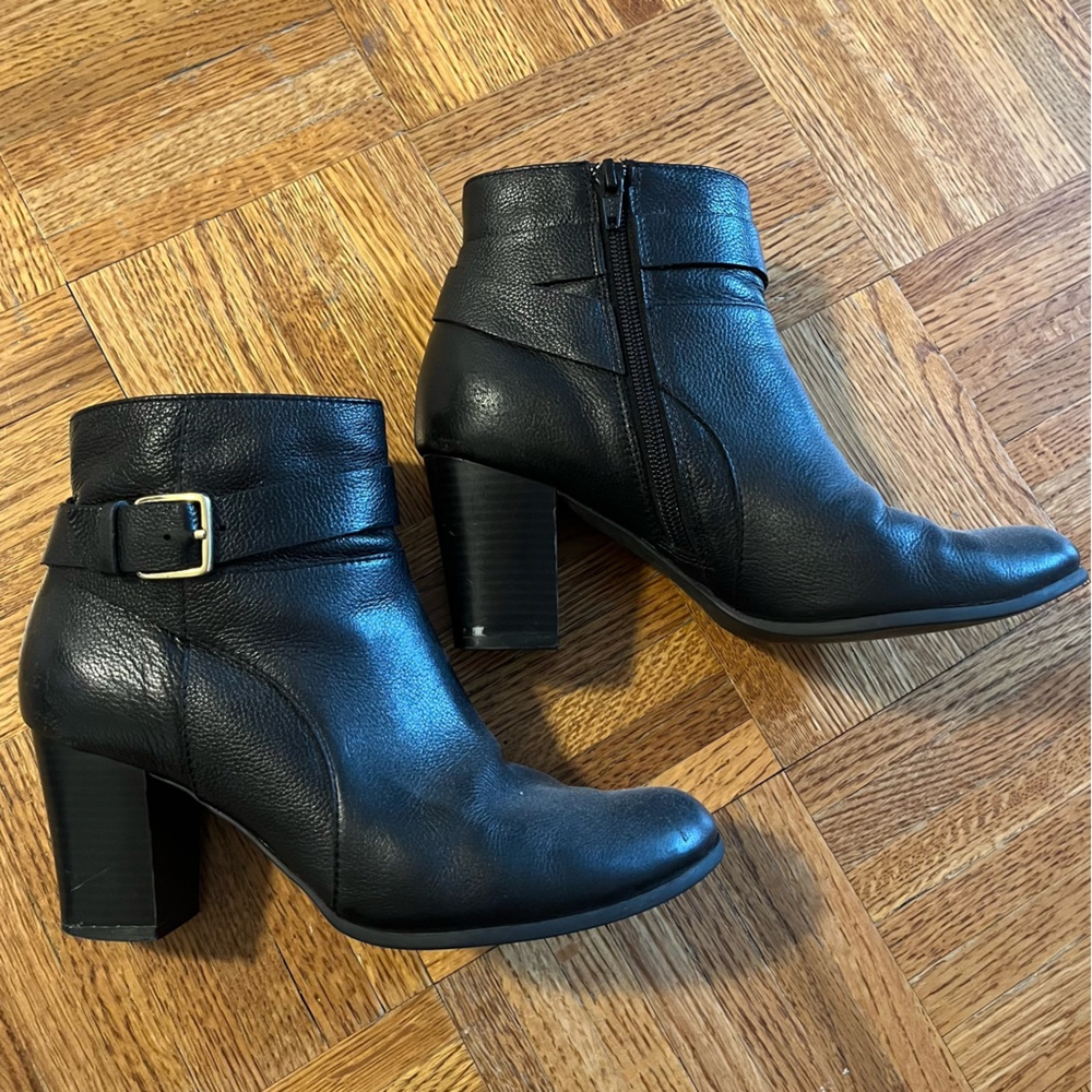 Cole Haan Black Leather Zip Gold Buckle High Heel Ankle Boots Size 7.5